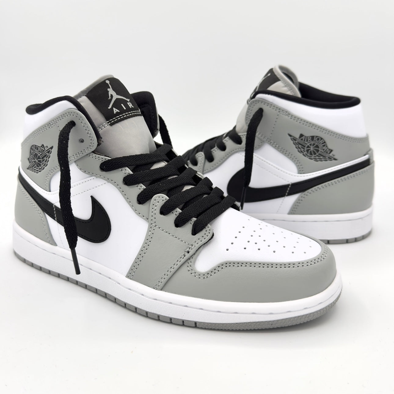 Air Jordan 1 Mid Light Smoke Grey