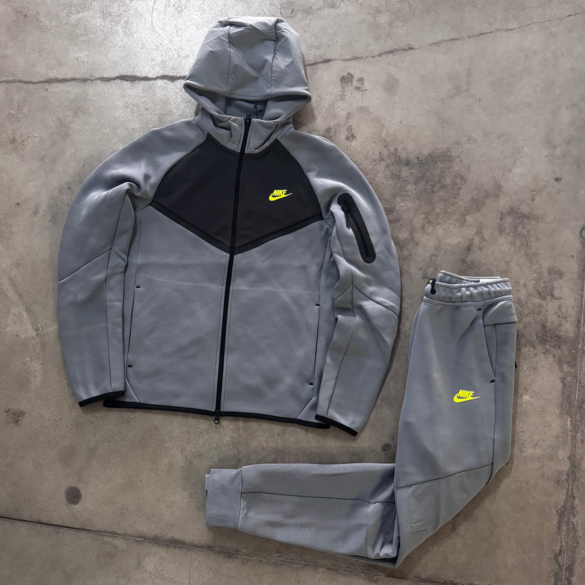 Tuta Nike Tech Felpata Grigio Fumo
