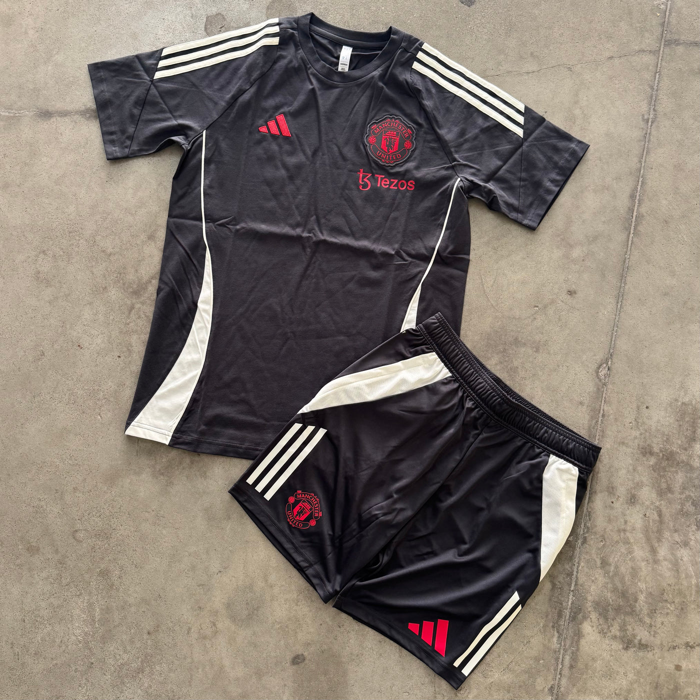 Outfit Adidas Manchester United Grigio
