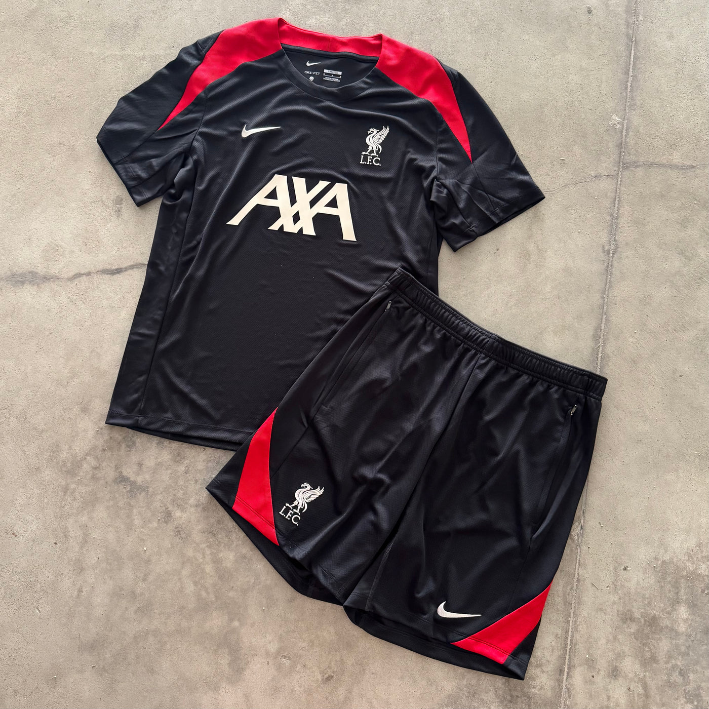 Outfit Nike Liverpool