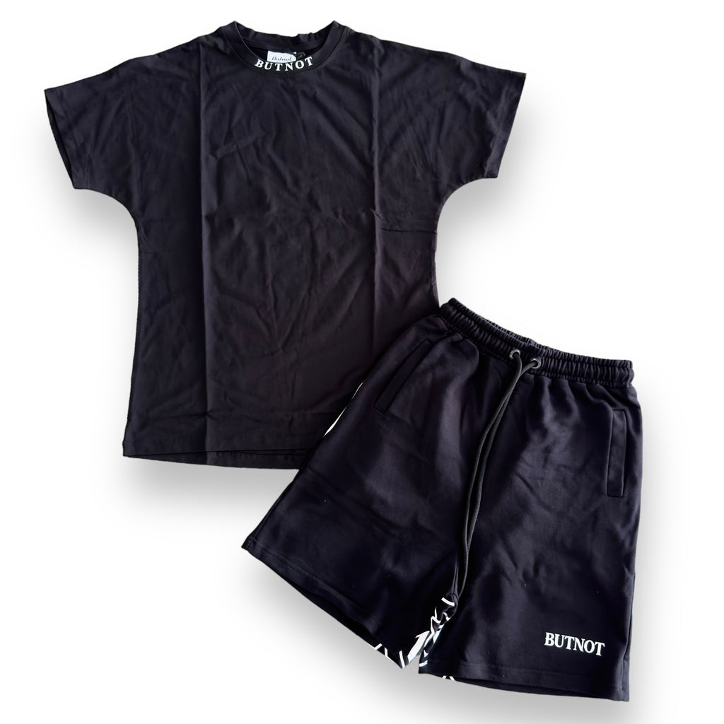 Outfit But Not Gotica Nero
