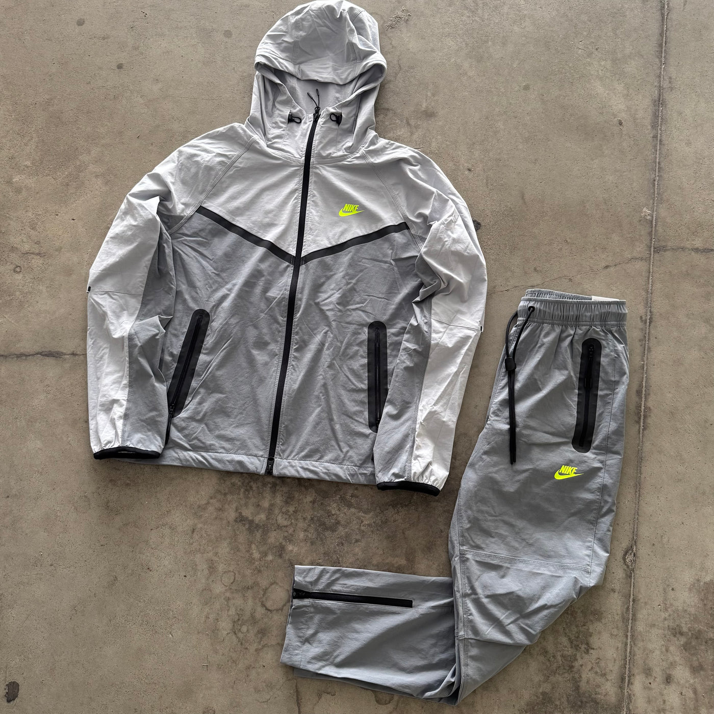 Tuta Nike Tech Windrunner Grigio