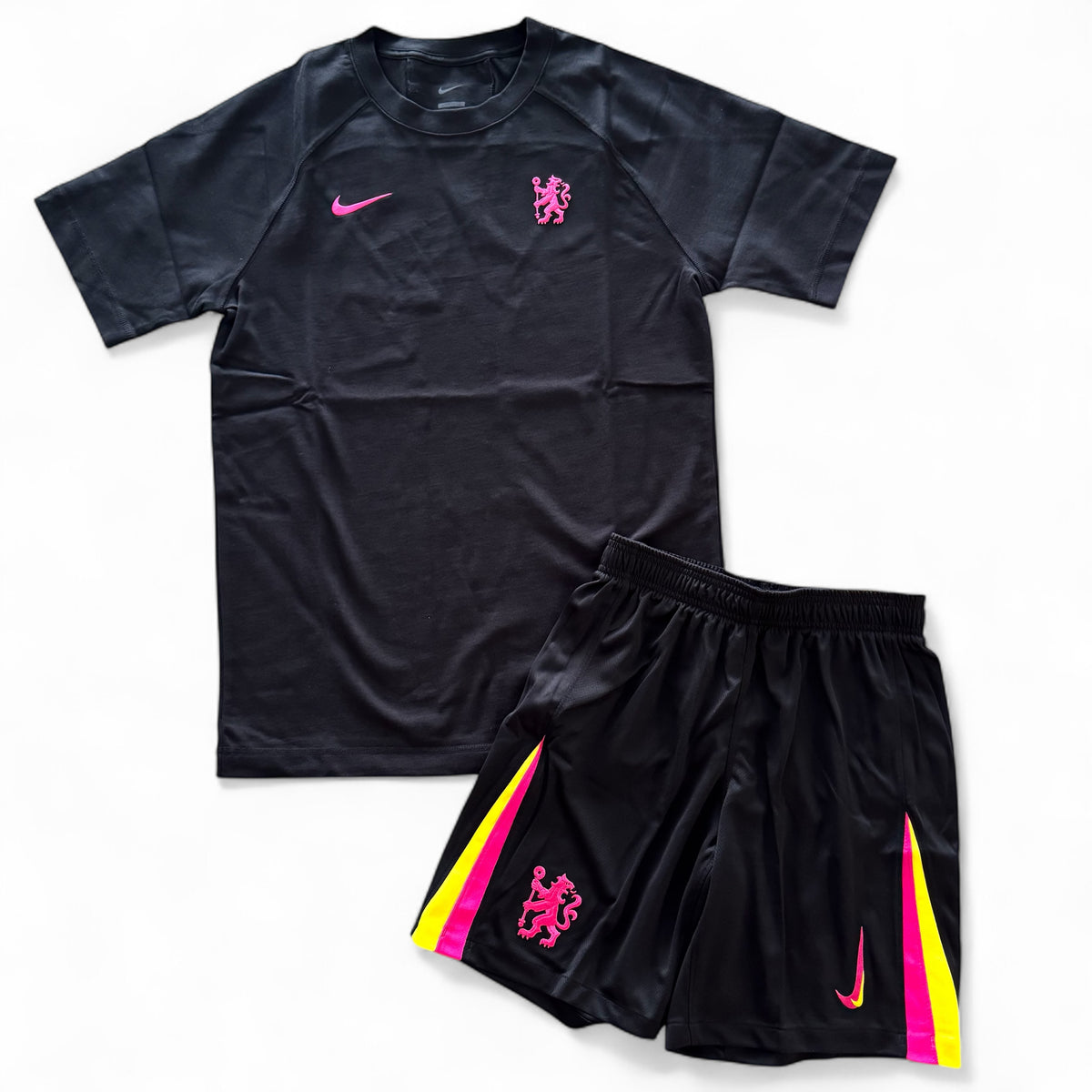 Outfit Nike Chelsea Nero/Rosa