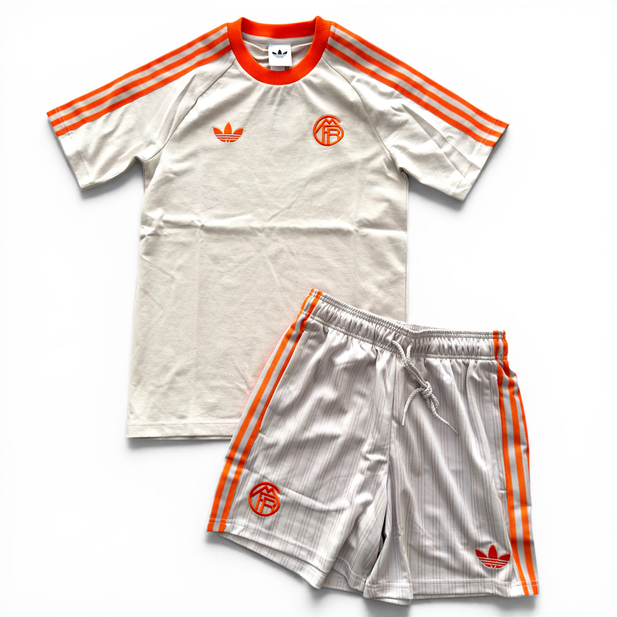 Outfit Adidas Bayern Monaco Beige