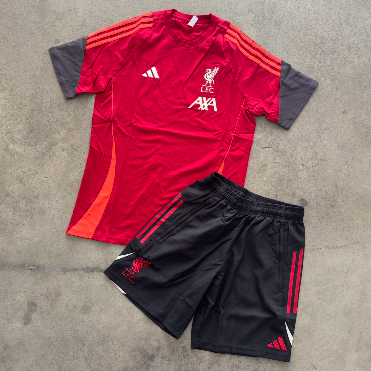 Outfit Adidas Liverpool T-shirt