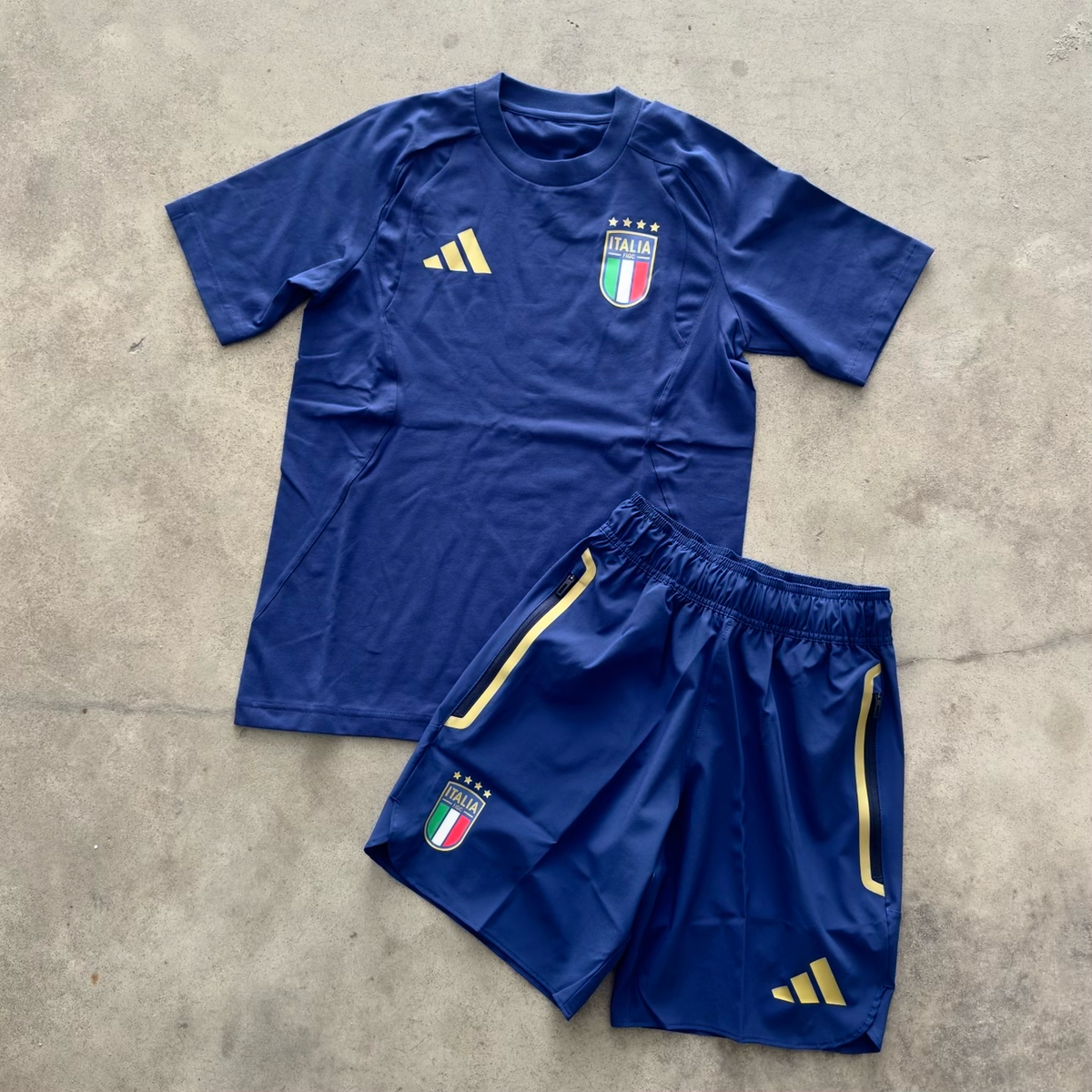 Outfit Adidas Italia Azzurro/Oro