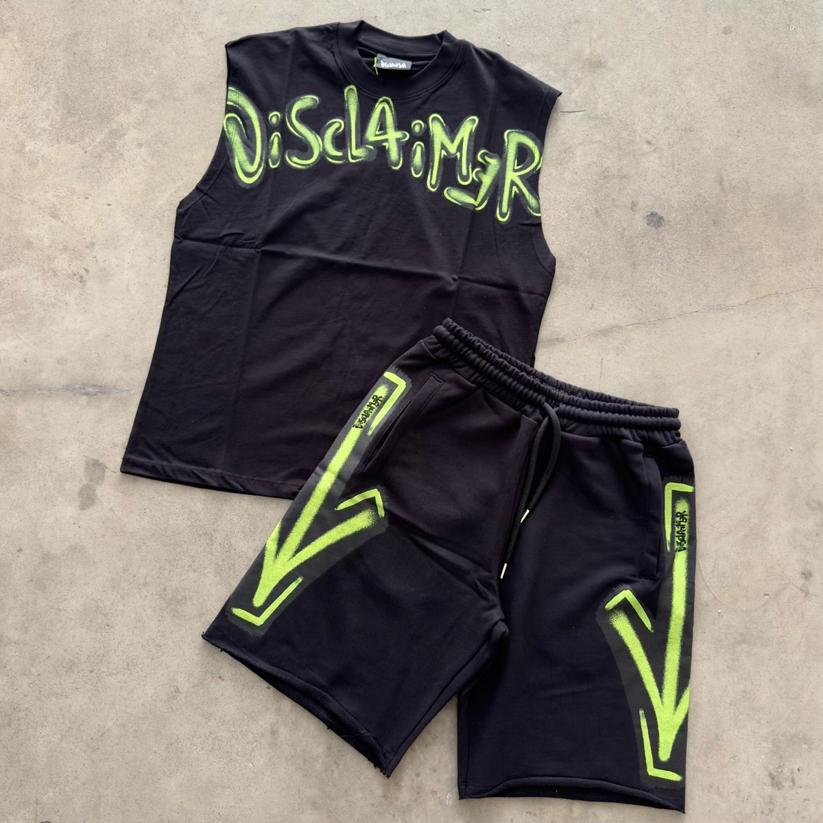 Outfit Disclaimer Smanicato Nero/Giallo 2026