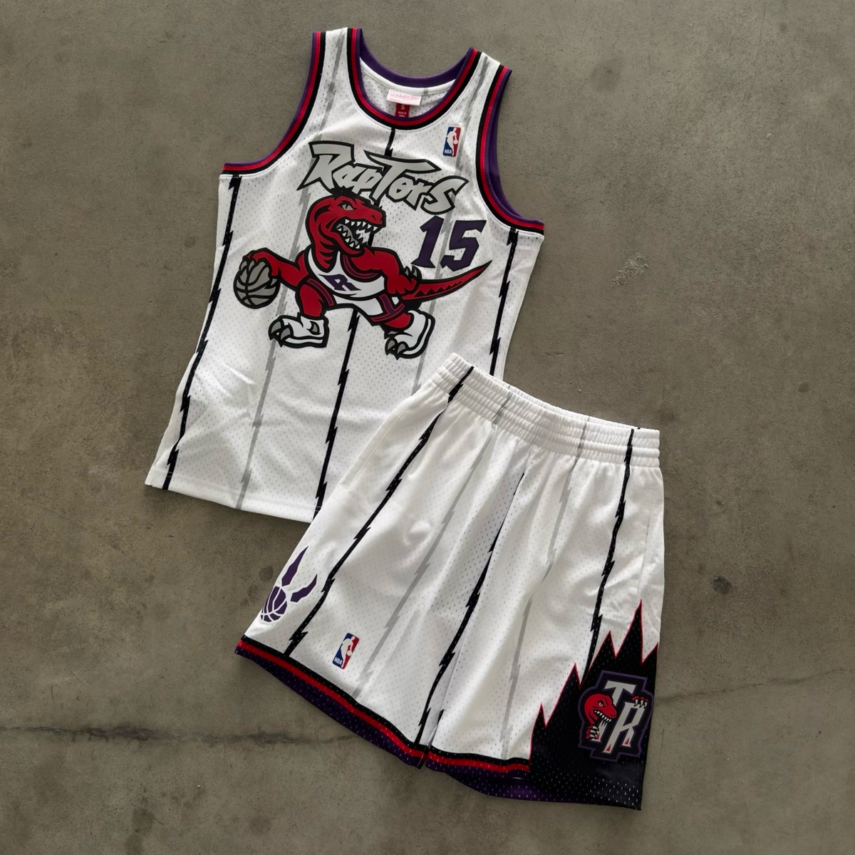 Outfit Mitchell And Ness Raptors