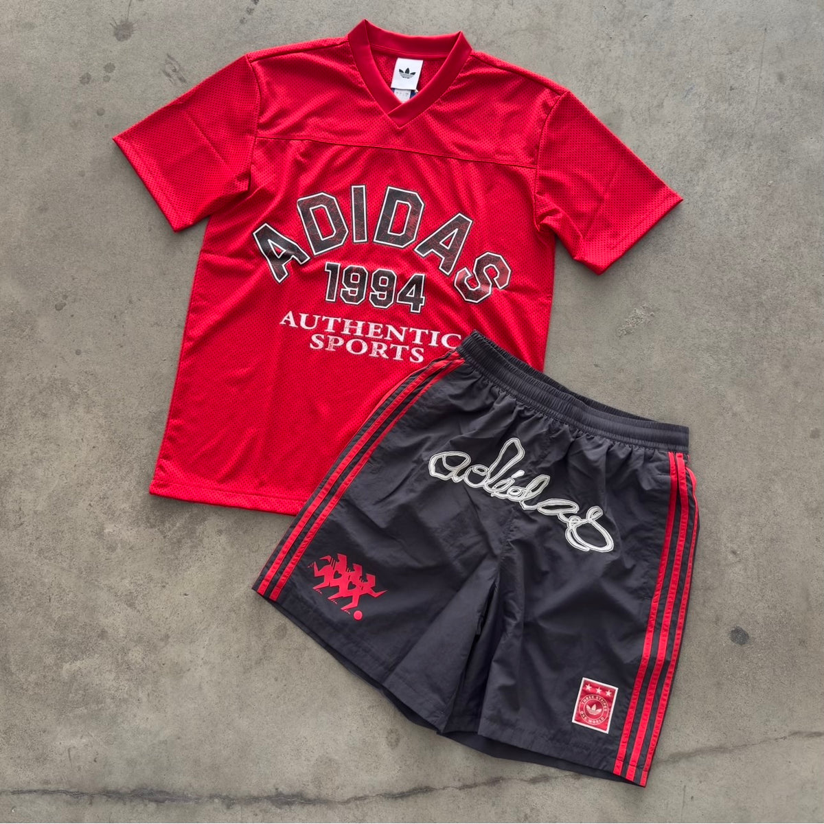 Outfit Adidas Rosso in Rete