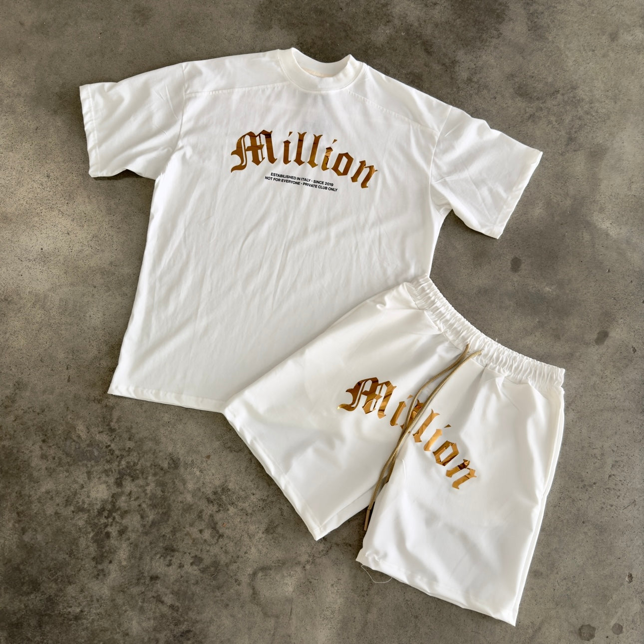 Outfit Million Private Bianco Oro