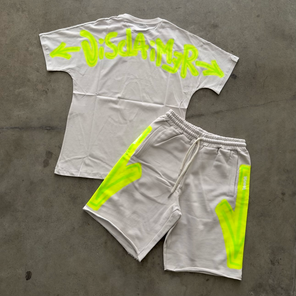 Outfit Disclaimer Ghiaccio/Giallo 2026