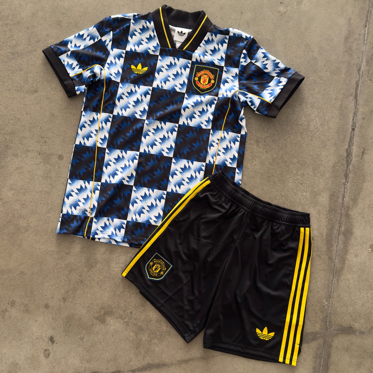 Outfit Adidas Manchester United Lifestyler