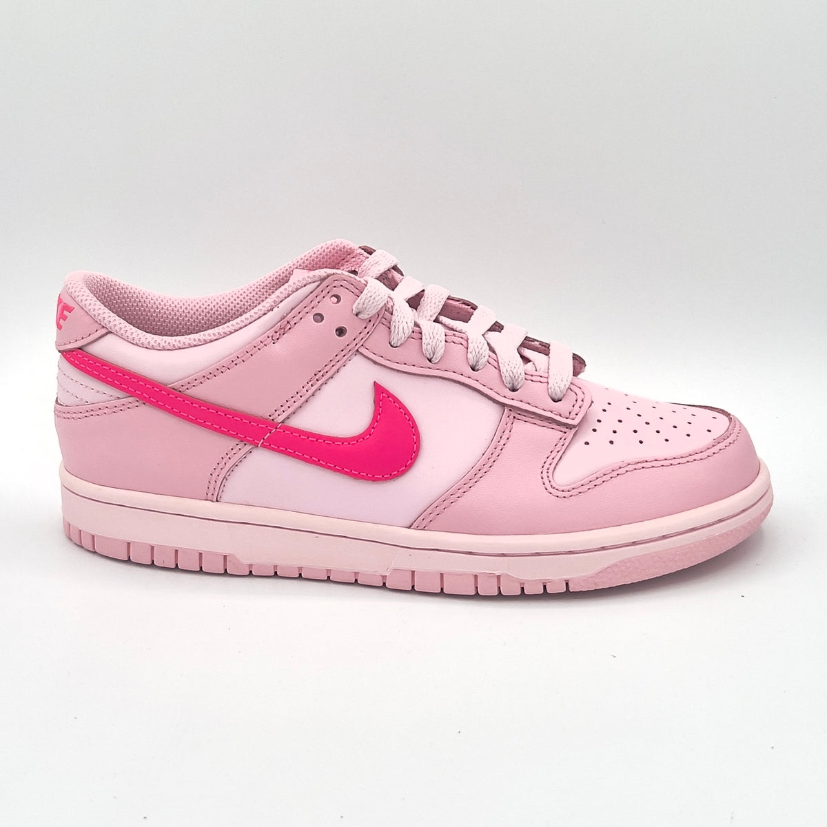 Nike Dunk Low Triple Pink