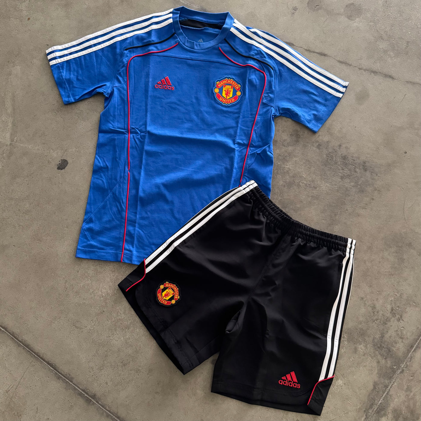 Outfit Adidas Manchester United