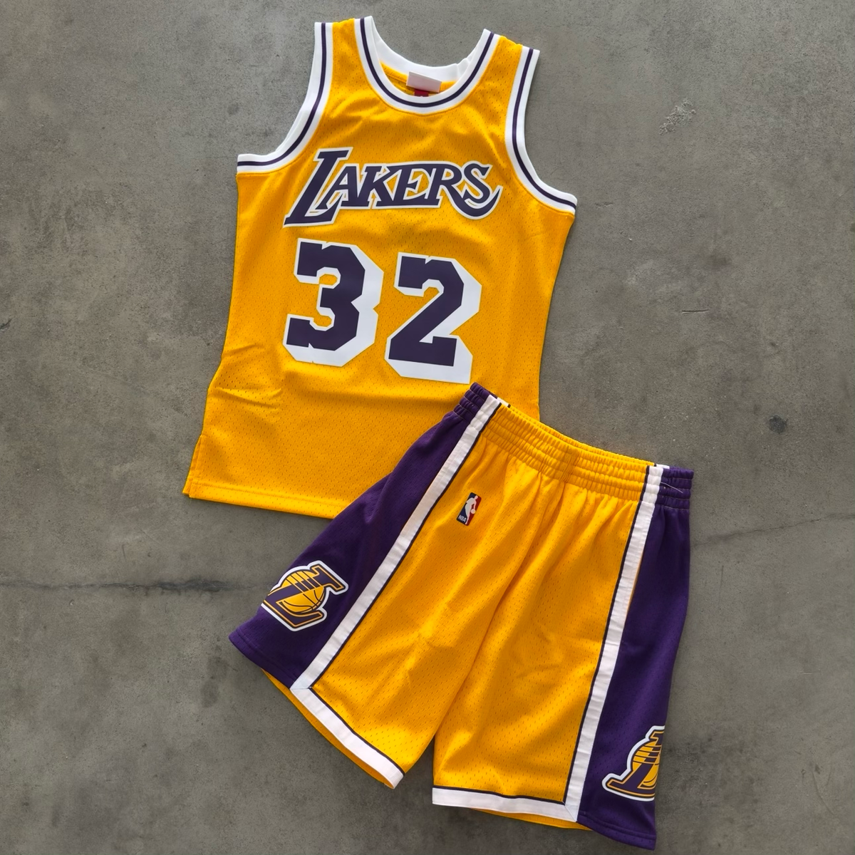 Outfit Mitchell And Ness Lakers Johnson