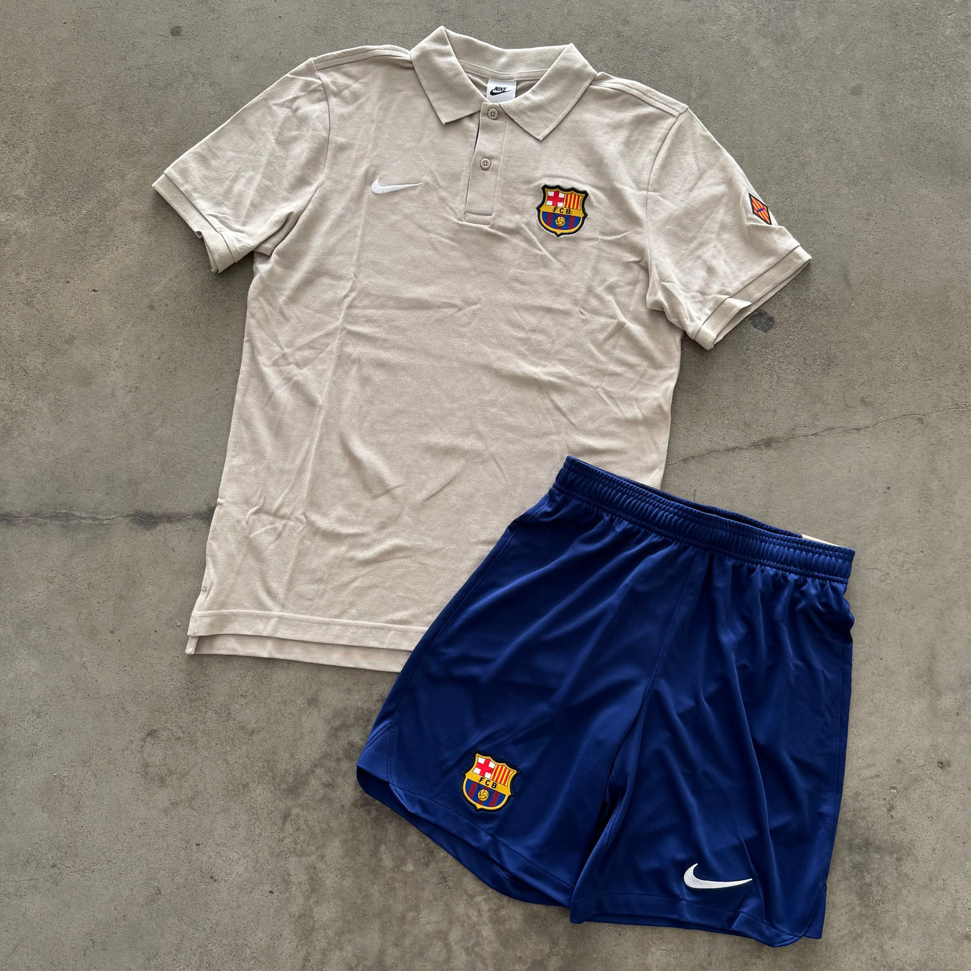 Outfit Nike Barcellona Polo Beige