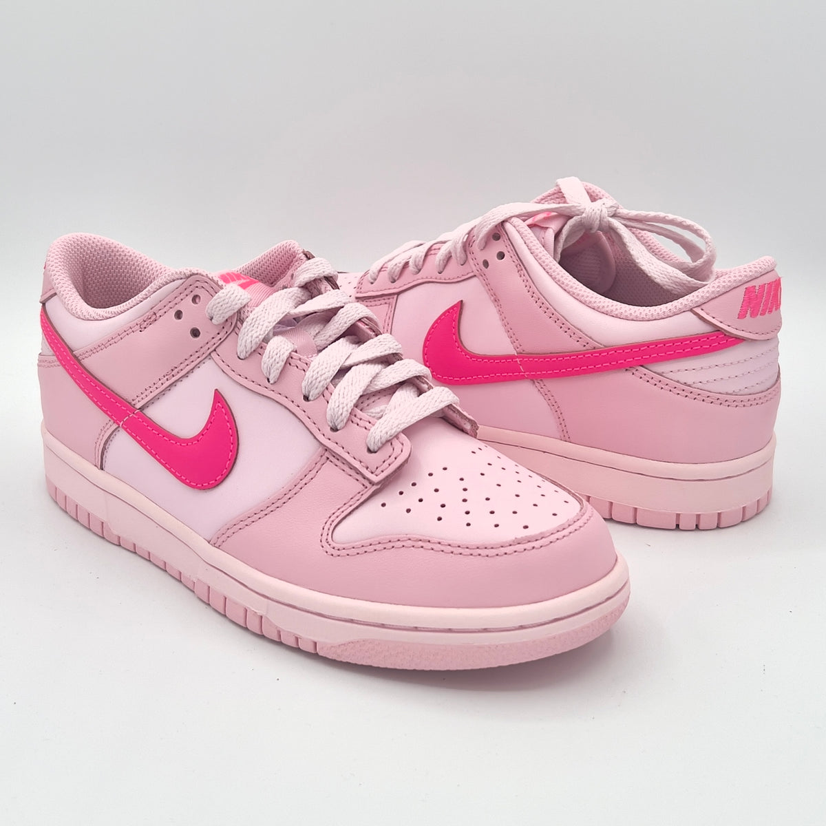Nike Dunk Low Triple Pink