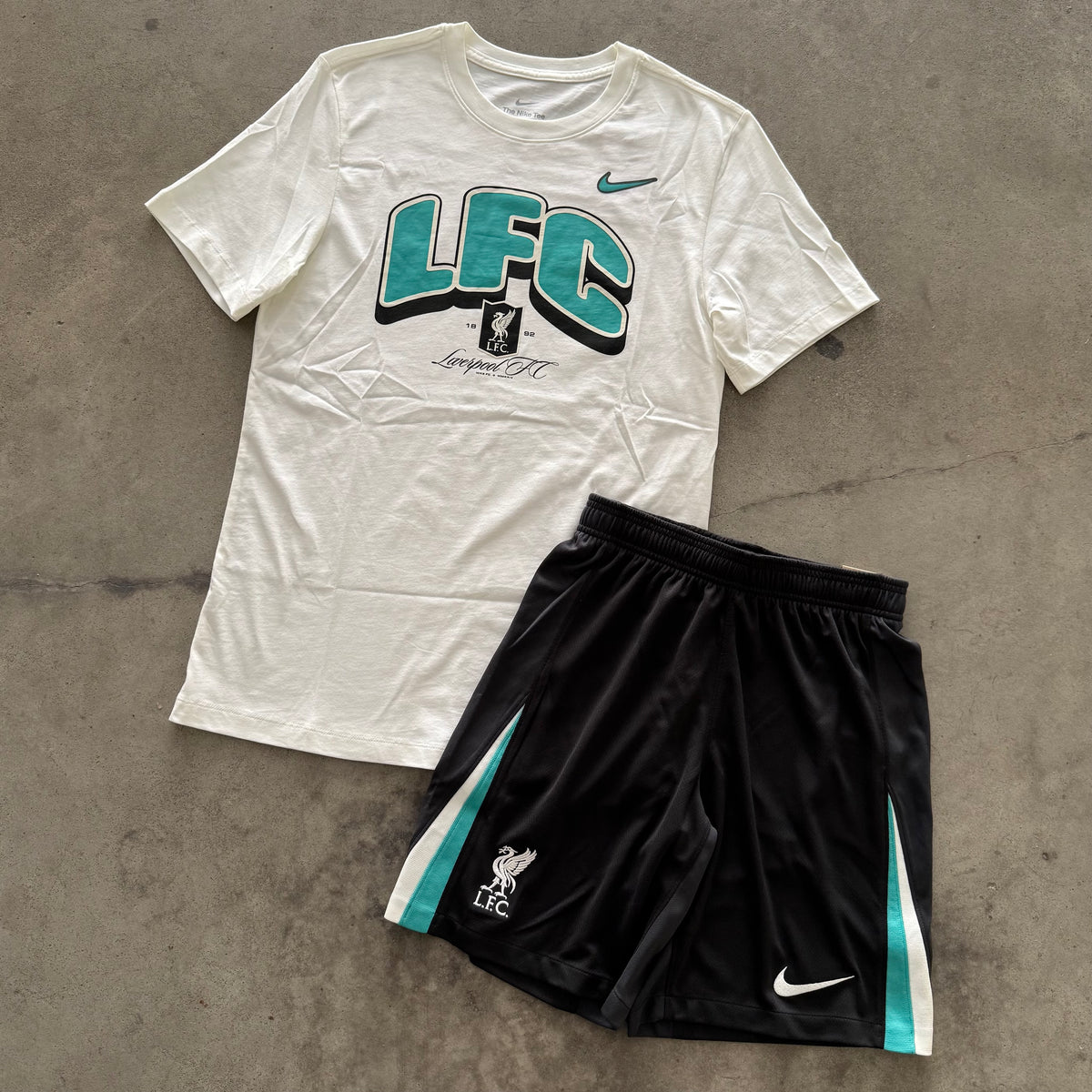 Outfit Nike Liverpool Bianco