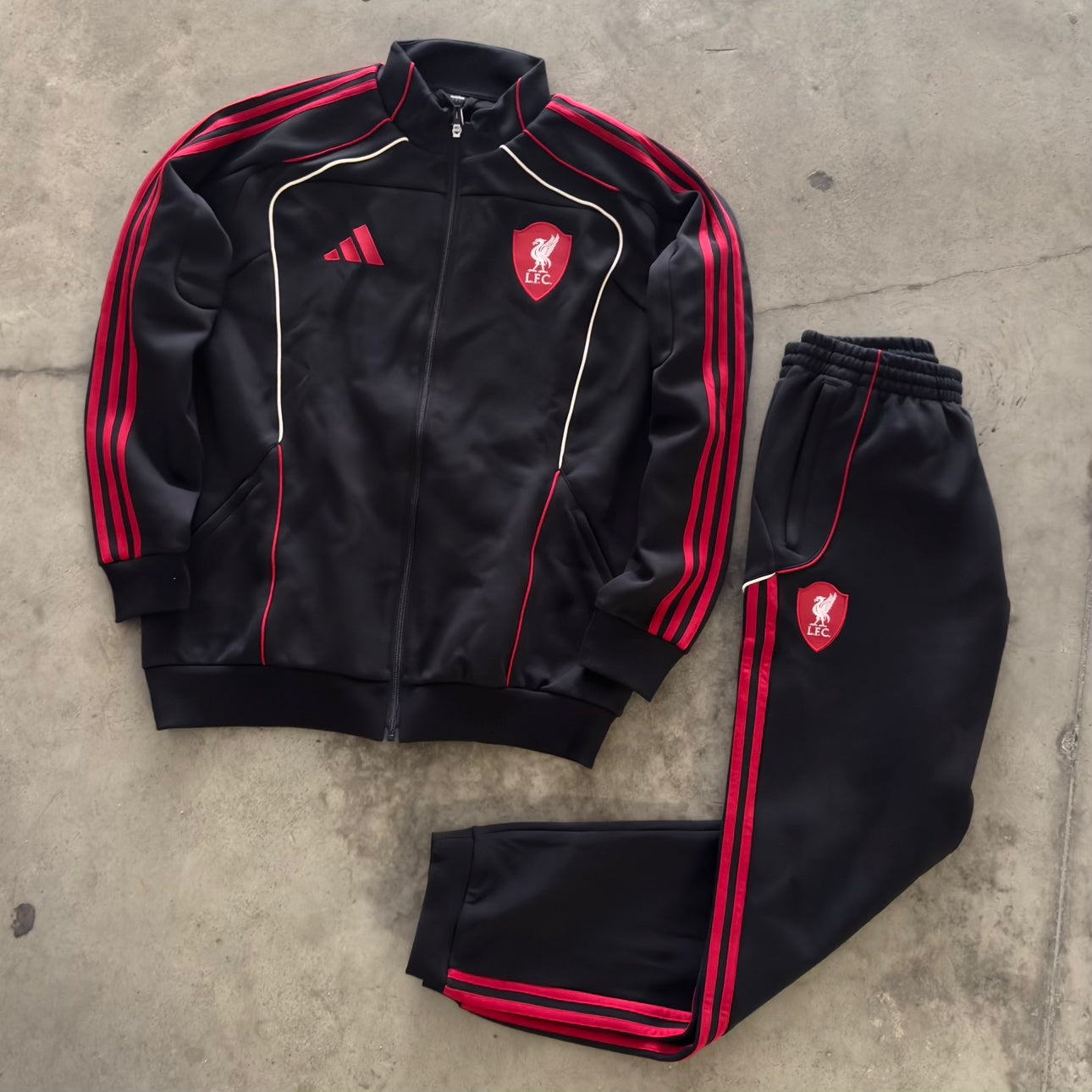 Tuta Adidas Liverpool 2026 con Zip Felpato