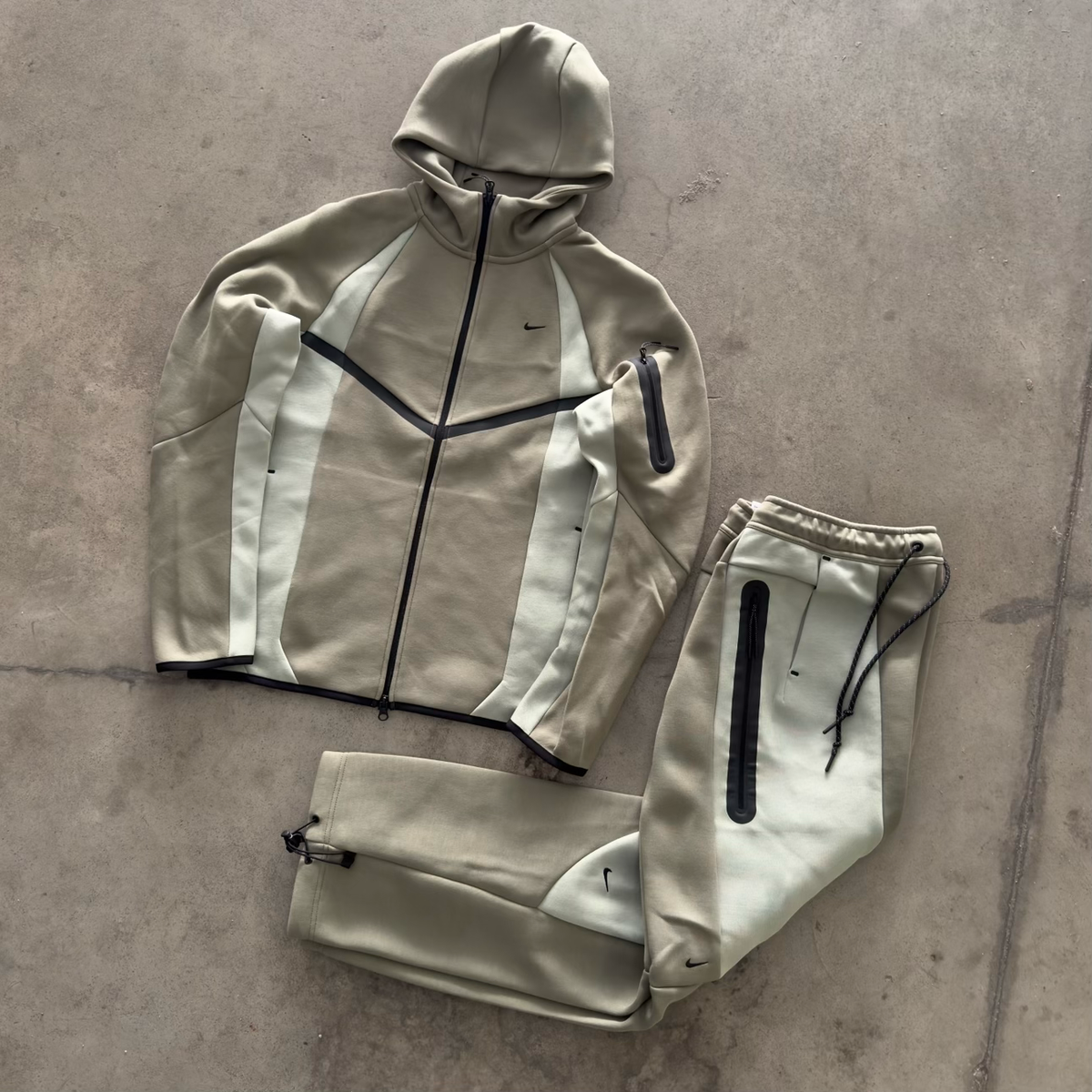 Tuta Nike Tech Fleece Verde oliva