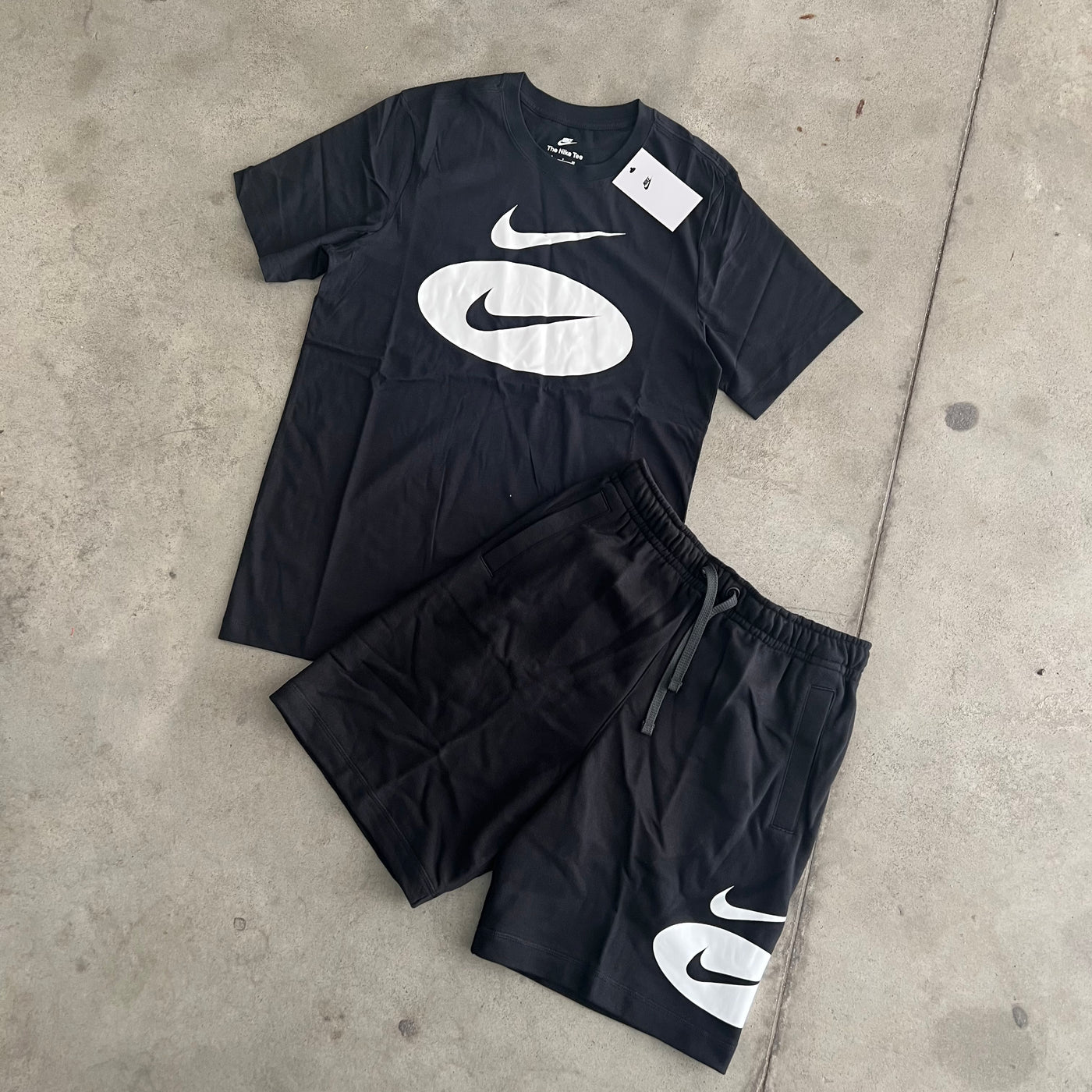 Outfit Nike Nero Swoosh